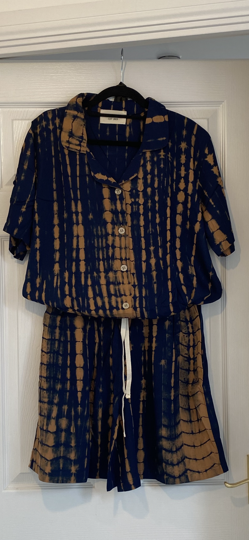 Short top and bottom Pyjama set